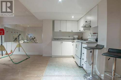 75 Saintsbury Crescent, Brampton, ON - Indoor Photo Showing Kitchen