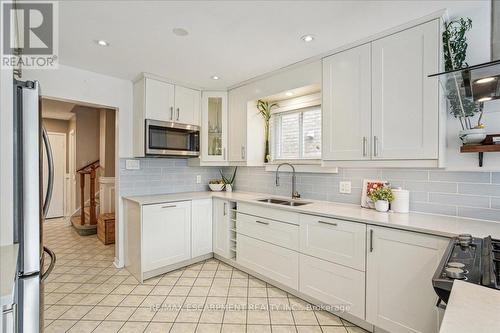 4476 Jenkins Crescent, Mississauga, ON - Indoor Photo Showing Kitchen With Double Sink