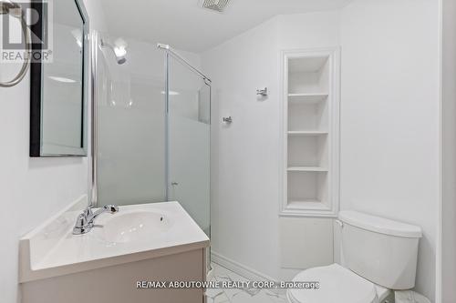 1204 Potters Wheel Crescent, Oakville, ON - Indoor Photo Showing Bathroom