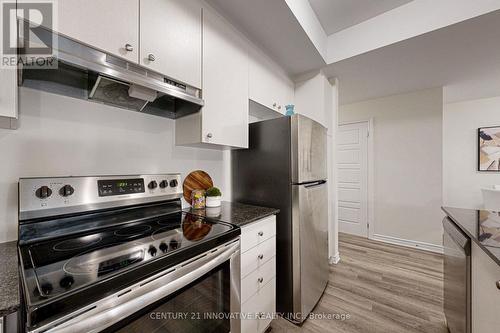 609 - 1034 Reflection Place, Pickering, ON - Indoor Photo Showing Kitchen With Stainless Steel Kitchen