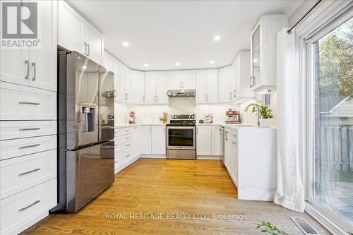 33 Reese Avenue, Ajax, ON - Indoor Photo Showing Kitchen With Stainless Steel Kitchen With Upgraded Kitchen