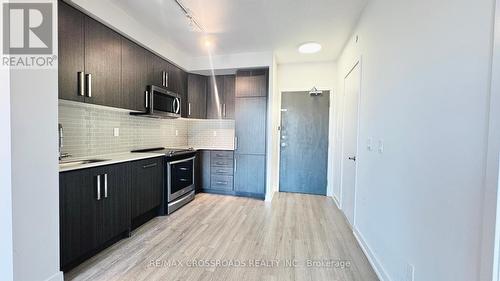 3103 - 5180 Yonge Street, Toronto, ON - Indoor Photo Showing Kitchen With Upgraded Kitchen