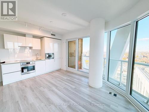 2019 - 230 Simcoe Street, Toronto, ON - Indoor Photo Showing Kitchen With Upgraded Kitchen