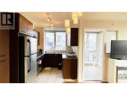 2304 1155 Seymour Street, Vancouver, BC - Indoor Photo Showing Kitchen