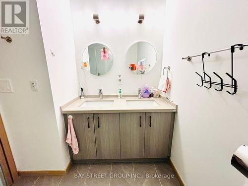 308 - 3425 Sheppard Avenue E, Toronto, ON - Indoor Photo Showing Bathroom