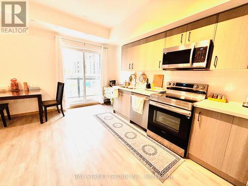 308 - 3425 Sheppard Avenue E, Toronto, ON - Indoor Photo Showing Kitchen