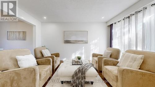 103 Vanzant Court, Whitchurch-Stouffville, ON - Indoor Photo Showing Living Room