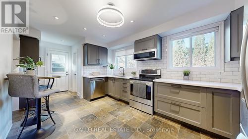 103 Vanzant Court, Whitchurch-Stouffville, ON - Indoor Photo Showing Kitchen