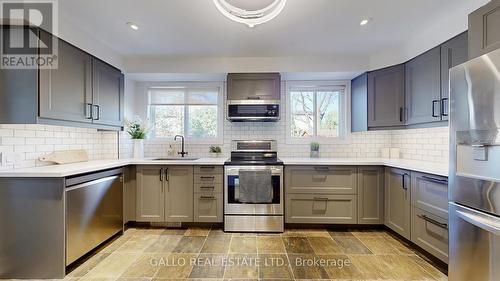 103 Vanzant Court, Whitchurch-Stouffville, ON - Indoor Photo Showing Kitchen With Upgraded Kitchen