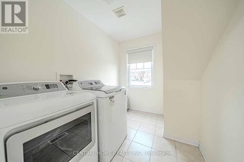 340 Carlissa Run, Newmarket, ON - Indoor Photo Showing Laundry Room