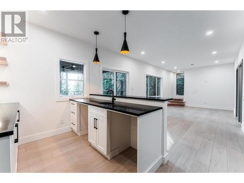 7418 Crowfoot Drive, Anglemont, BC - Indoor Photo Showing Kitchen