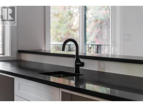 7418 Crowfoot Drive, Anglemont, BC - Indoor Photo Showing Kitchen