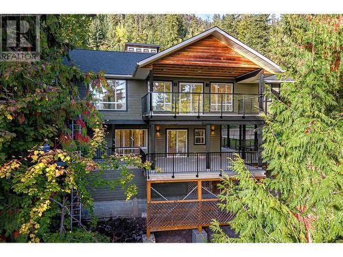 7418 Crowfoot Drive, Anglemont, BC - Outdoor