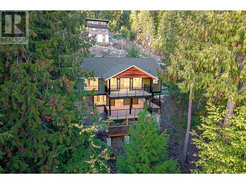 7418 Crowfoot Drive, Anglemont, BC - Outdoor