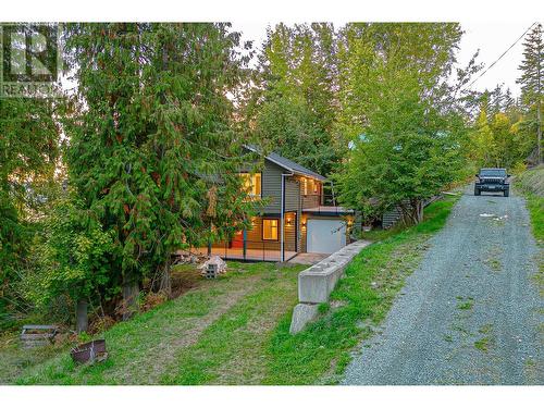 7418 Crowfoot Drive, Anglemont, BC - Outdoor