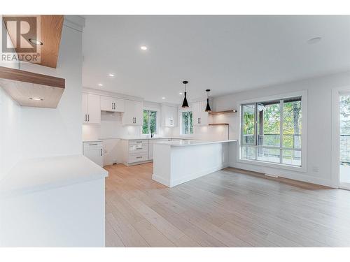 7418 Crowfoot Drive, Anglemont, BC - Indoor Photo Showing Kitchen