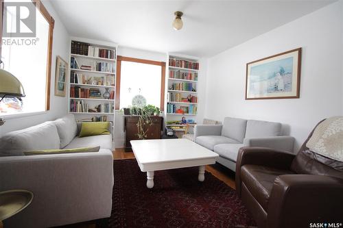 115 5Th Avenue N, Wapella, SK - Indoor Photo Showing Living Room