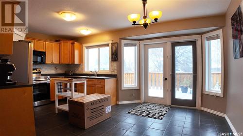 10207 Ross Crescent, North Battleford, SK - Indoor Photo Showing Kitchen