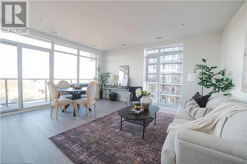 15 Glebe Street Unit# 1301, Cambridge, ON - Indoor Photo Showing Living Room