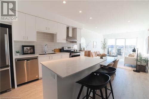 15 Glebe Street Unit# 1312, Cambridge, ON - Indoor Photo Showing Kitchen