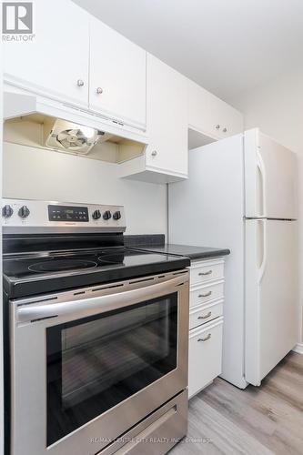 209 - 440 Wellington Street, St. Thomas, ON - Indoor Photo Showing Kitchen