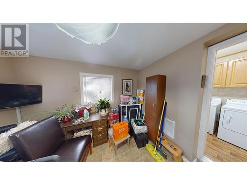 50 380 Westland Road, Quesnel, BC - Indoor Photo Showing Laundry Room