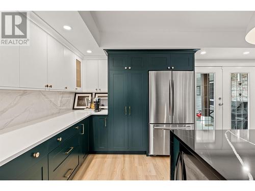 878 Hammer Avenue, Kelowna, BC - Indoor Photo Showing Kitchen