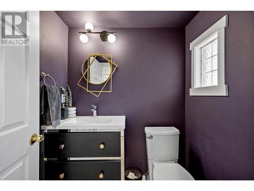 878 Hammer Avenue, Kelowna, BC - Indoor Photo Showing Bathroom