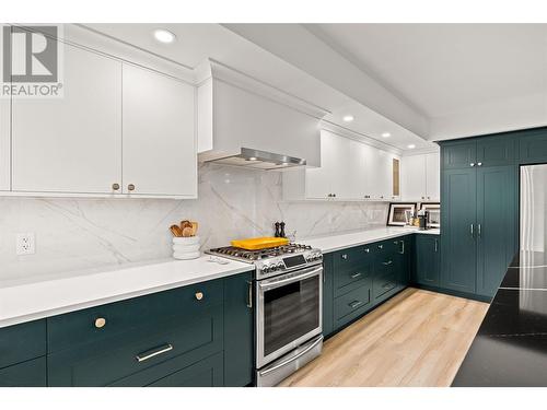 878 Hammer Avenue, Kelowna, BC - Indoor Photo Showing Kitchen