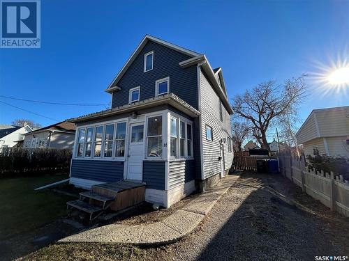 26 2Nd Avenue Se, Weyburn, SK - Outdoor