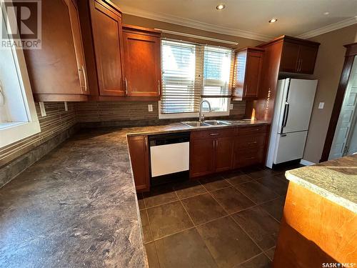 26 2Nd Avenue Se, Weyburn, SK - Indoor Photo Showing Kitchen With Double Sink