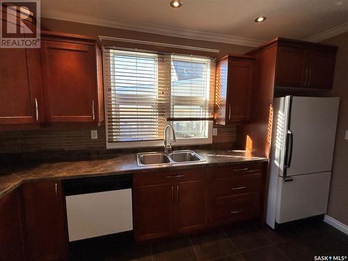 26 2Nd Avenue Se, Weyburn, SK - Indoor Photo Showing Kitchen With Double Sink