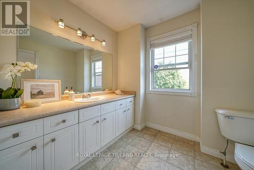 21 Oriole Crescent, Woodstock, ON - Indoor Photo Showing Bathroom