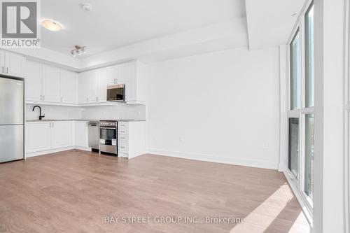 536 - 2343 Khalsa Gate, Oakville, ON - Indoor Photo Showing Kitchen With Stainless Steel Kitchen