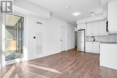 536 - 2343 Khalsa Gate, Oakville, ON - Indoor Photo Showing Kitchen