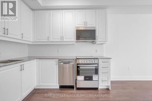 536 - 2343 Khalsa Gate, Oakville, ON - Indoor Photo Showing Kitchen