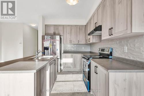 205 Port Crescent, Welland, ON - Indoor Photo Showing Kitchen With Double Sink With Upgraded Kitchen