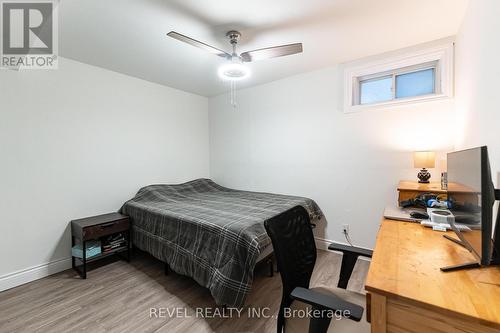 270 Rowntree Drive, Hamilton, ON - Indoor Photo Showing Bedroom