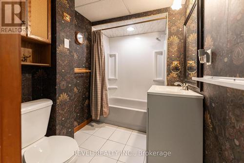 270 Rowntree Drive, Hamilton, ON - Indoor Photo Showing Bathroom