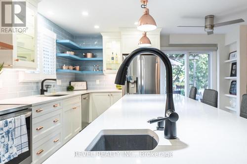 270 Rowntree Drive, Hamilton, ON - Indoor Photo Showing Kitchen