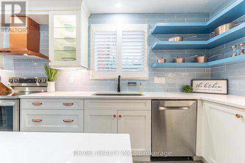 270 Rowntree Drive, Hamilton, ON - Indoor Photo Showing Kitchen