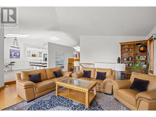 885 Stevenson Road, West Kelowna, BC - Indoor Photo Showing Living Room