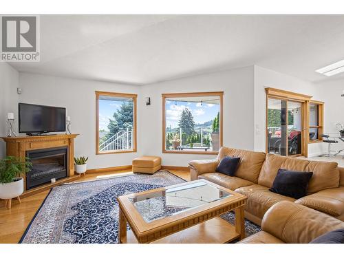 885 Stevenson Road, West Kelowna, BC - Indoor Photo Showing Living Room With Fireplace