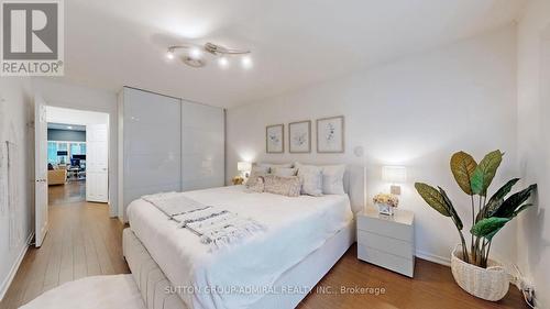 114 Lord Seaton Road, Toronto, ON - Indoor Photo Showing Bedroom