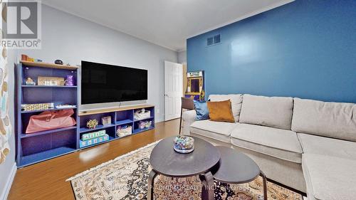 114 Lord Seaton Road, Toronto, ON - Indoor Photo Showing Living Room