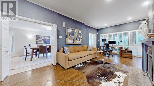 114 Lord Seaton Road, Toronto, ON - Indoor Photo Showing Living Room