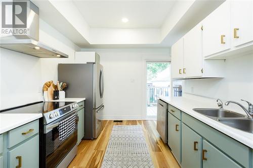 186 Maria Street, Sarnia, ON - Indoor Photo Showing Kitchen