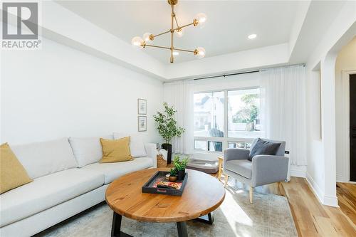 186 Maria Street, Sarnia, ON - Indoor Photo Showing Living Room