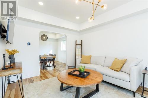 186 Maria Street, Sarnia, ON - Indoor Photo Showing Living Room