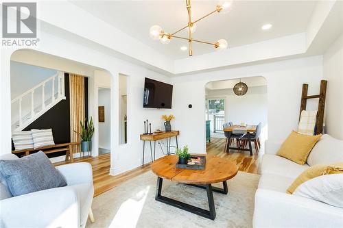 186 Maria Street, Sarnia, ON - Indoor Photo Showing Living Room